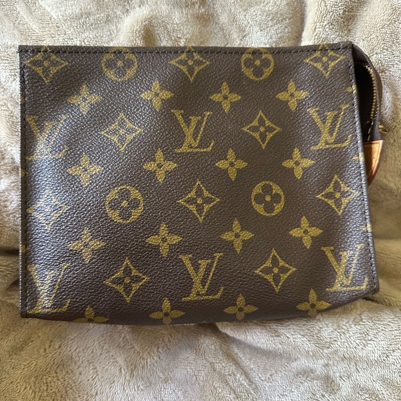Louis Vuitton Vintage Toiletry Pouch - Picture 2 of 9